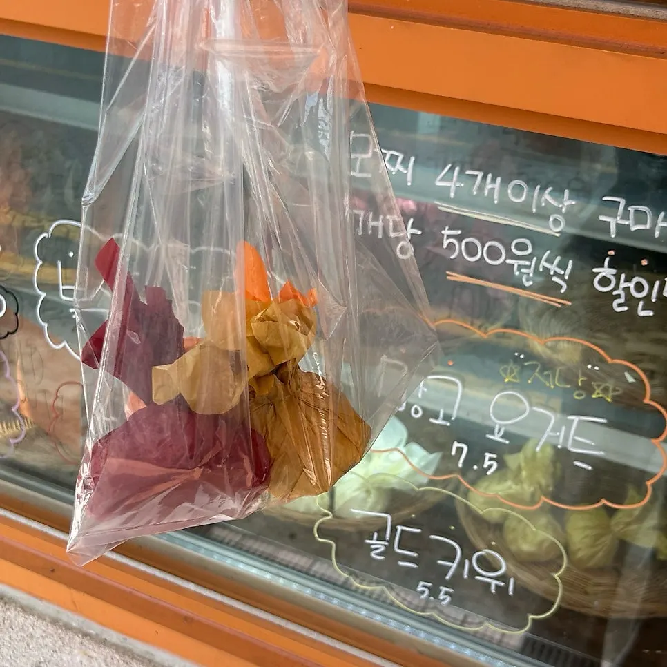 Sign posted about Tareudang's mochi discount