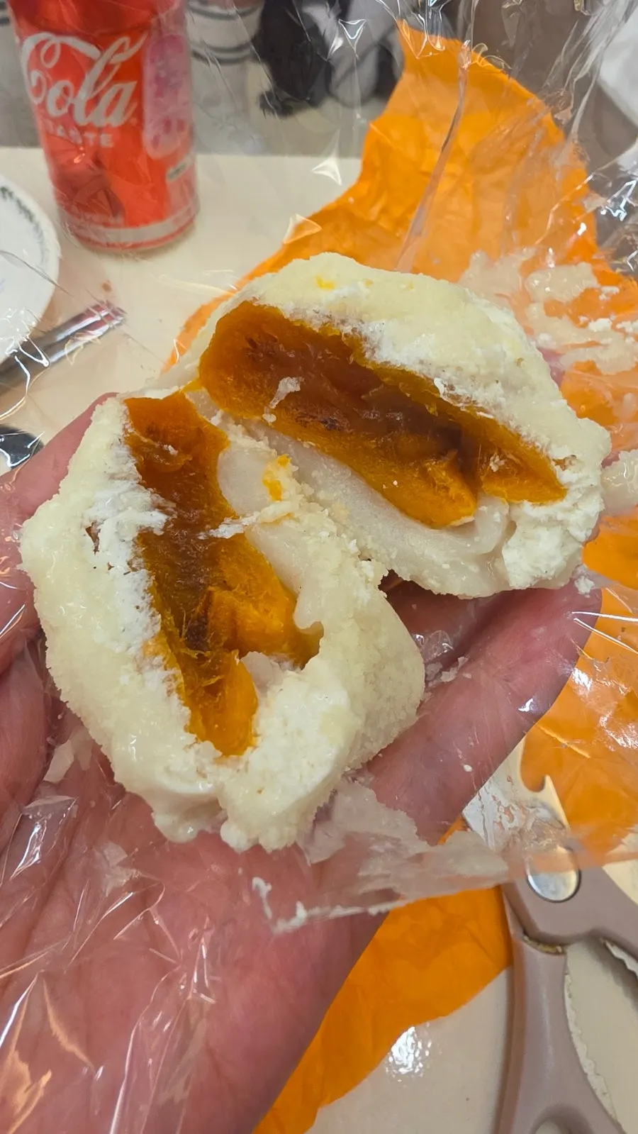 Persimmon mochi before being cut with scissors