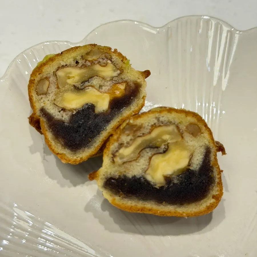 Cross-section of the almond praline walnut pastry