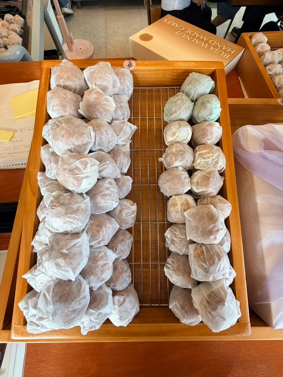 Explanation of 100% domestic rice dough and whole walnuts