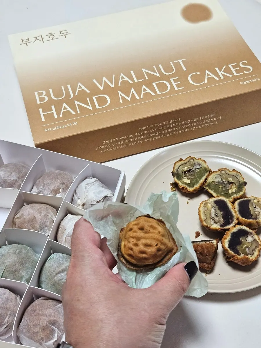 Close-up photo of Buja Hodu walnut pastries