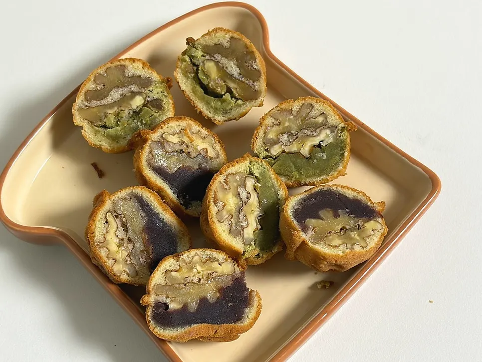 Pea cream cheese walnut pastry