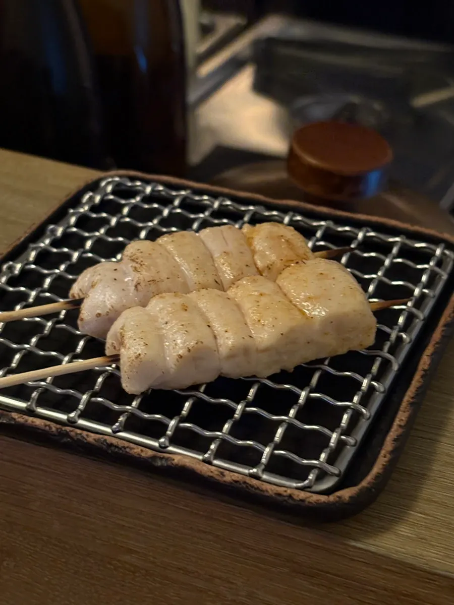 겉만 살짝 익힌 닭 안심 꼬치