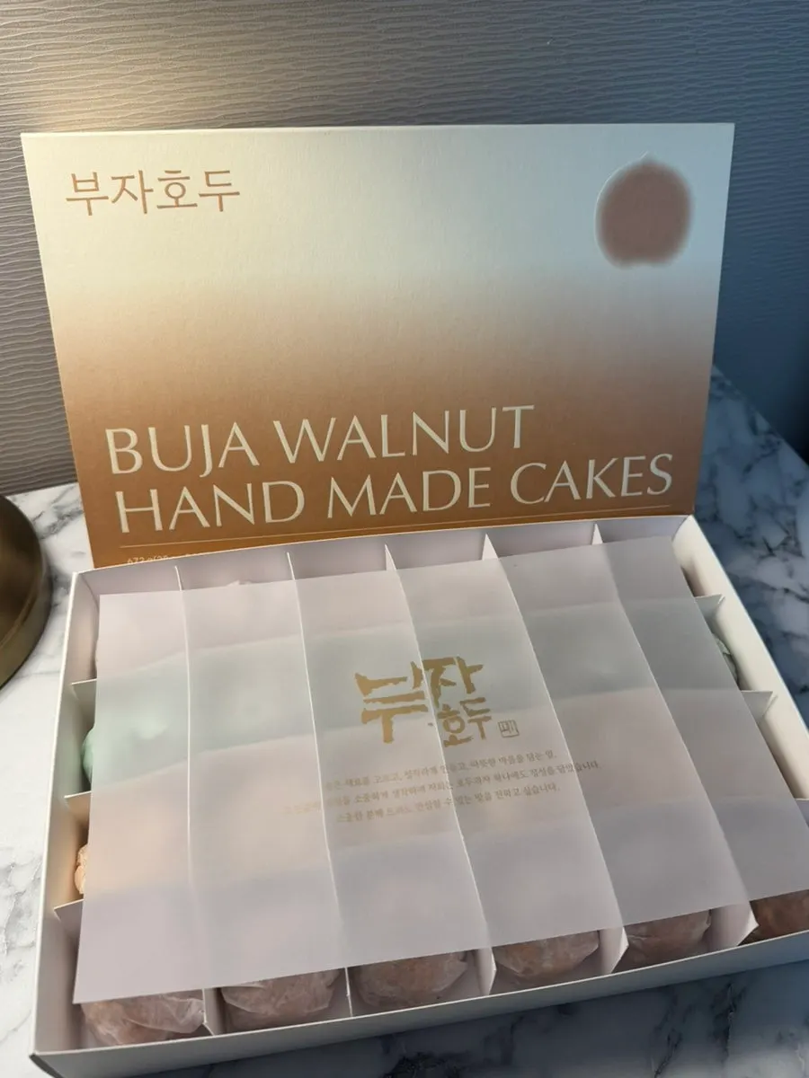 Buja Hodu box carried home