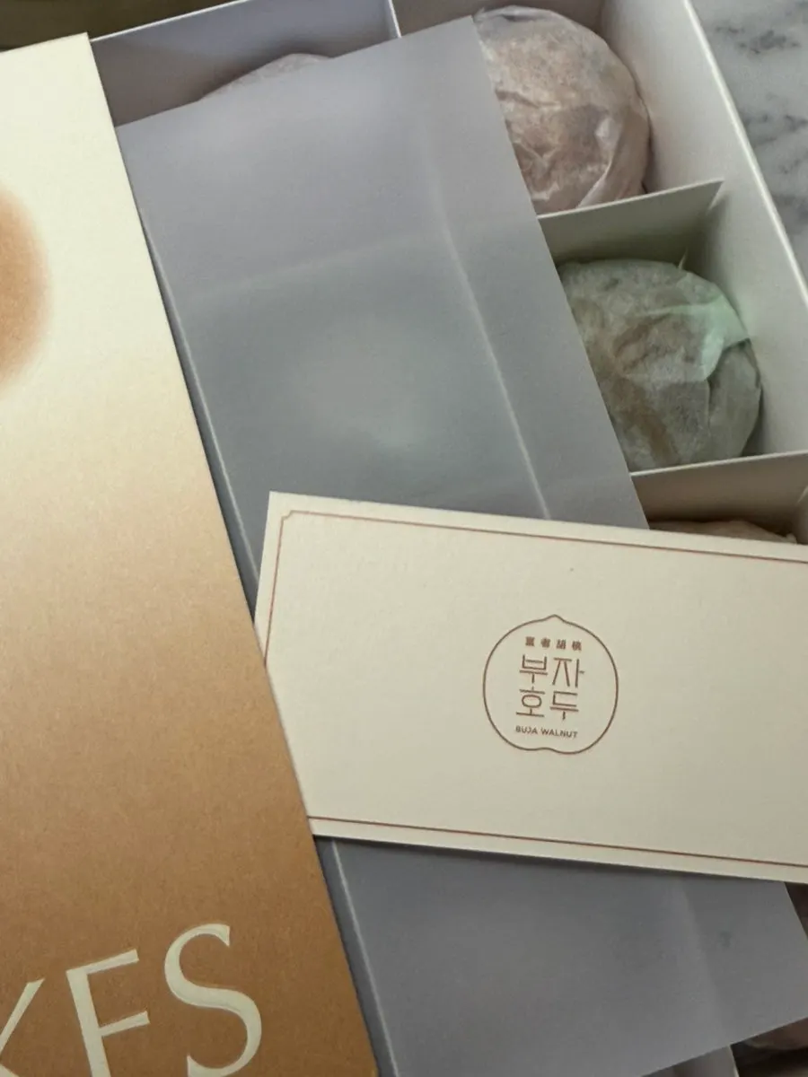 Opening the Buja Hodu 24-piece mix box