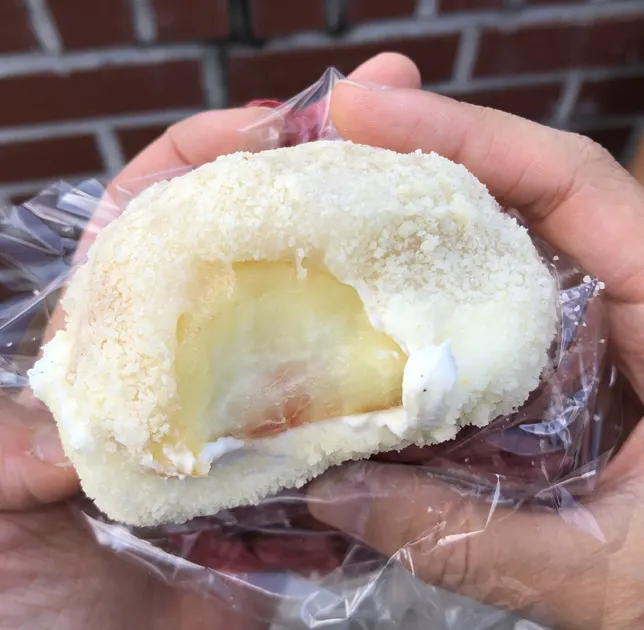 아삭한 복숭아가 들어간 복숭아요거트모찌