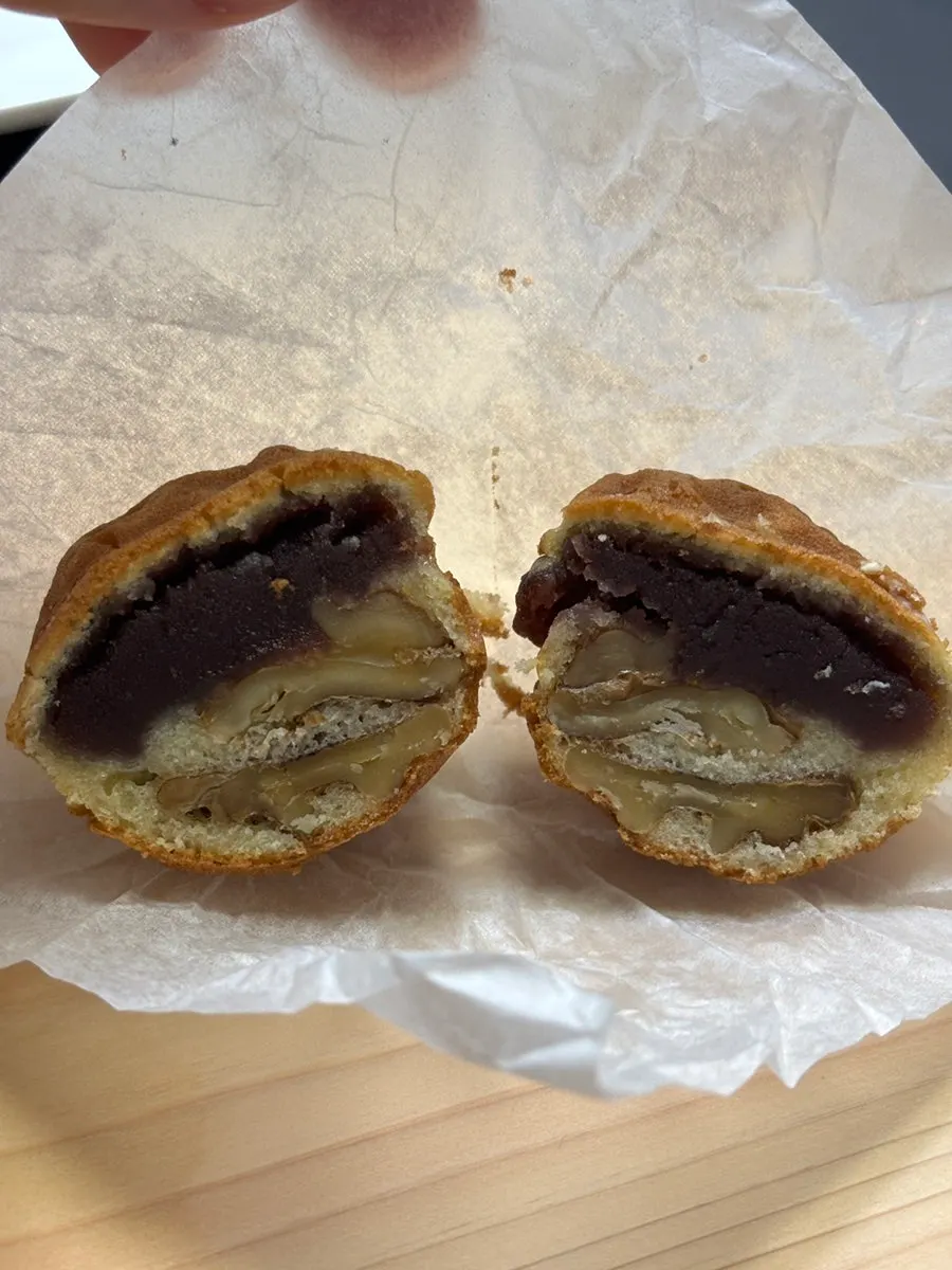 Cross-section of low-sugar red bean walnut pastry