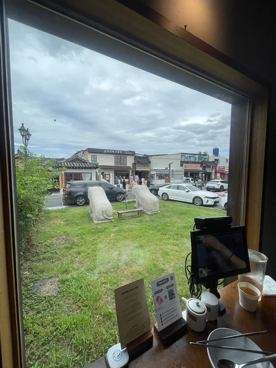 Front yard view of the hanok-converted Dongyang Baekban restaurant