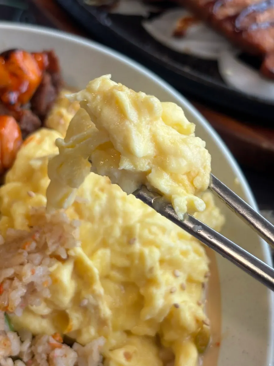 Scrambled eggs in the Cheomseongdae set