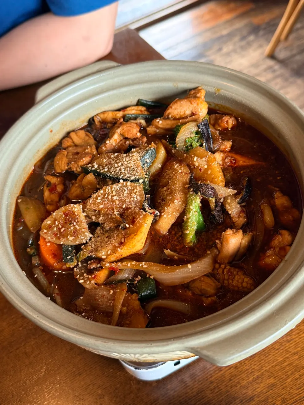 커다란 냄비에 담긴 진미 야채찜닭
