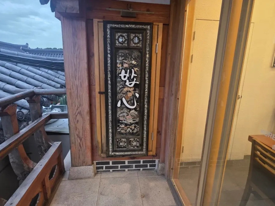 Handa Sot, where hanok and modern interiors come together