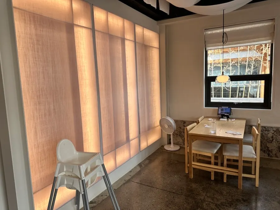 Table seating inside Goyu