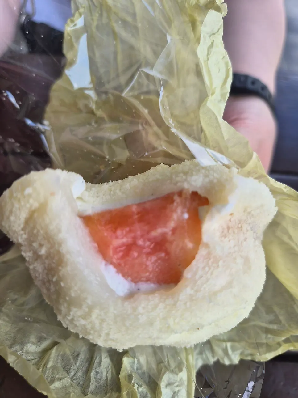 크게 포장된 복숭아 요거트 모찌