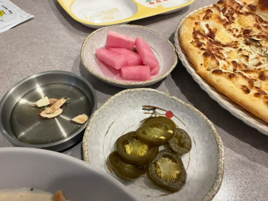 Pizza with honey sauce, jalapeños, and pickled radish