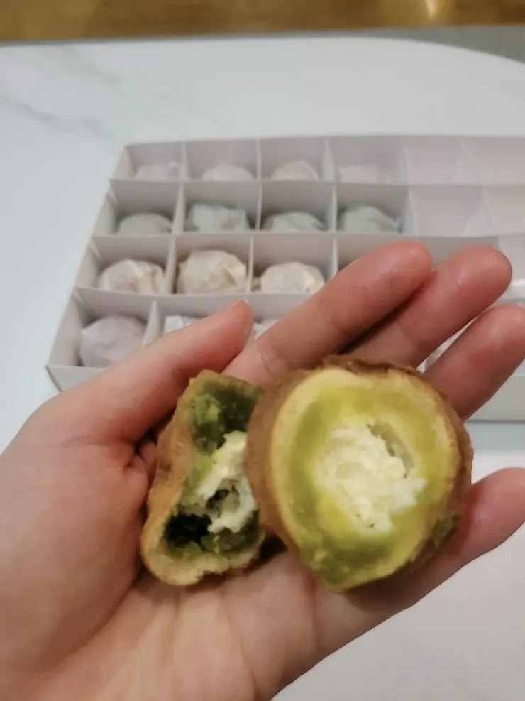 완두크림치즈 호두과자 단면