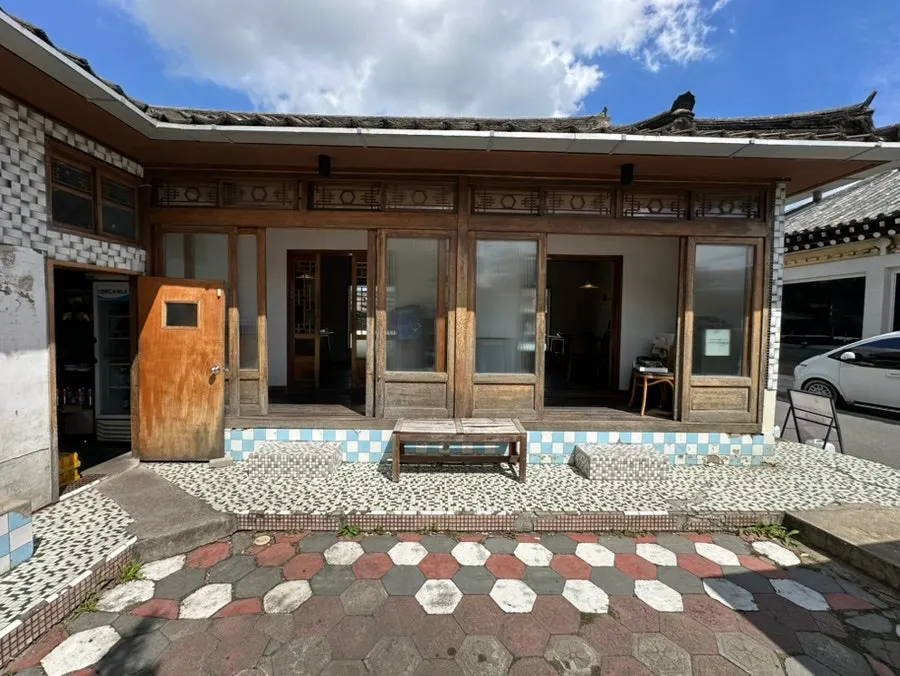 벽타일을 사용한 화장실 디자인