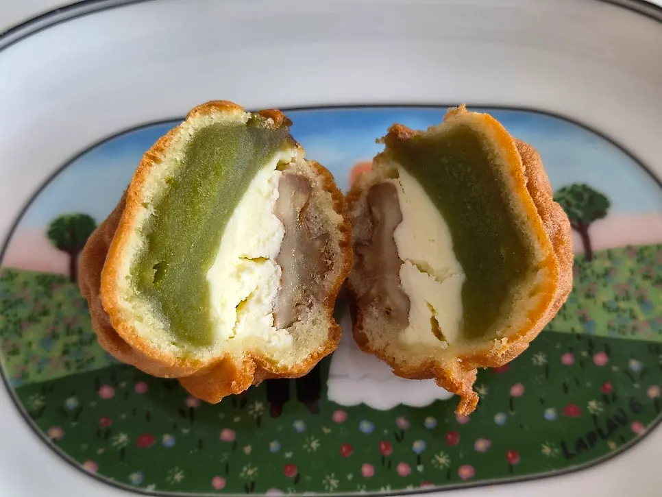 Pea cream cheese walnut pastry