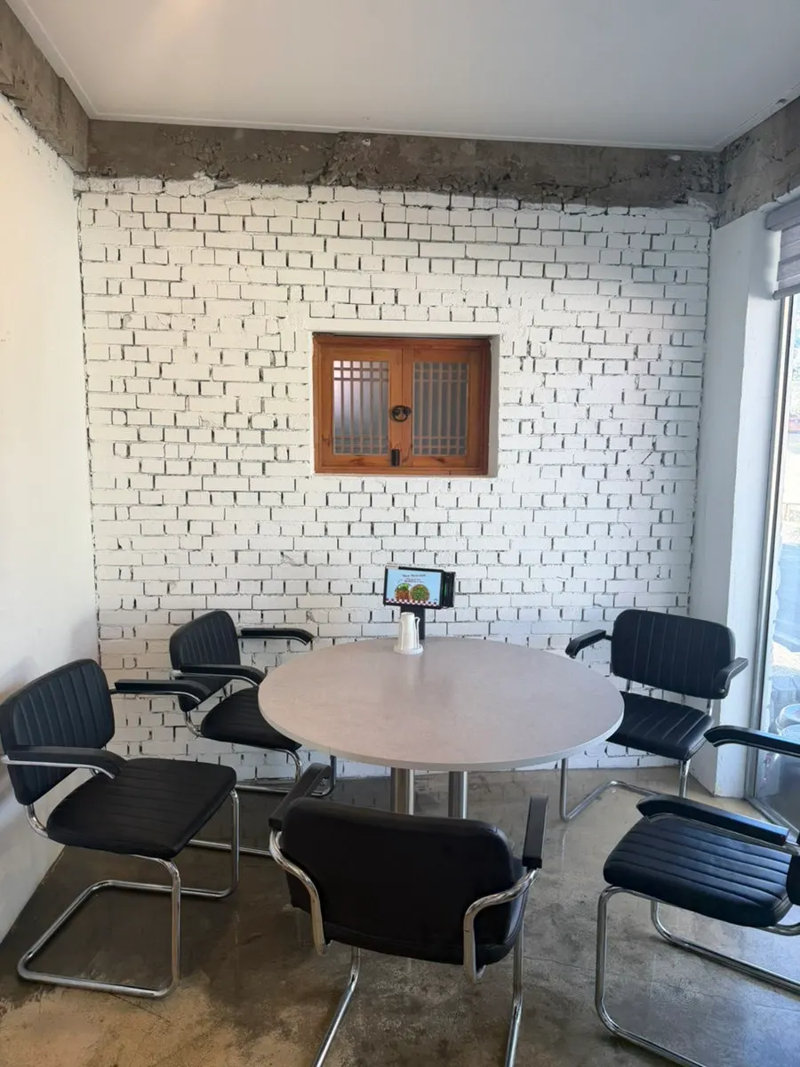 Photo introducing a hanok-style restaurant