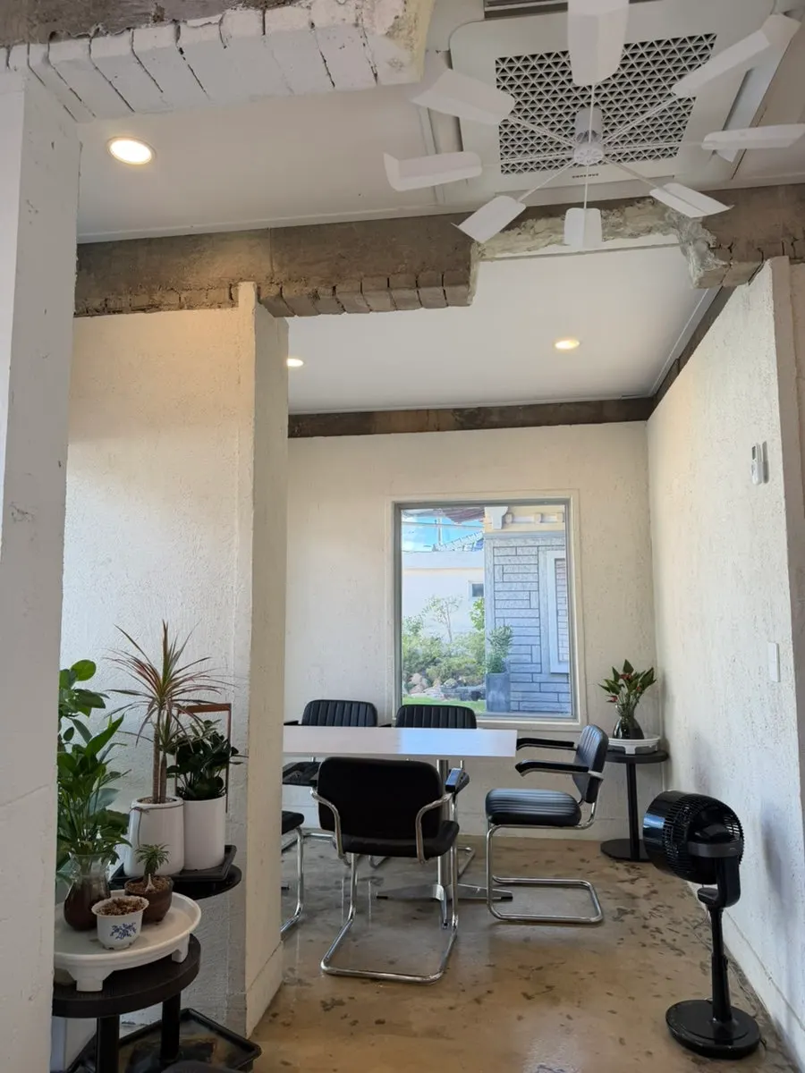 Photo introducing a hanok-style restaurant