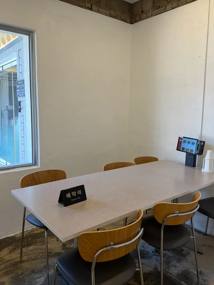 Midam Kitchen group seating
