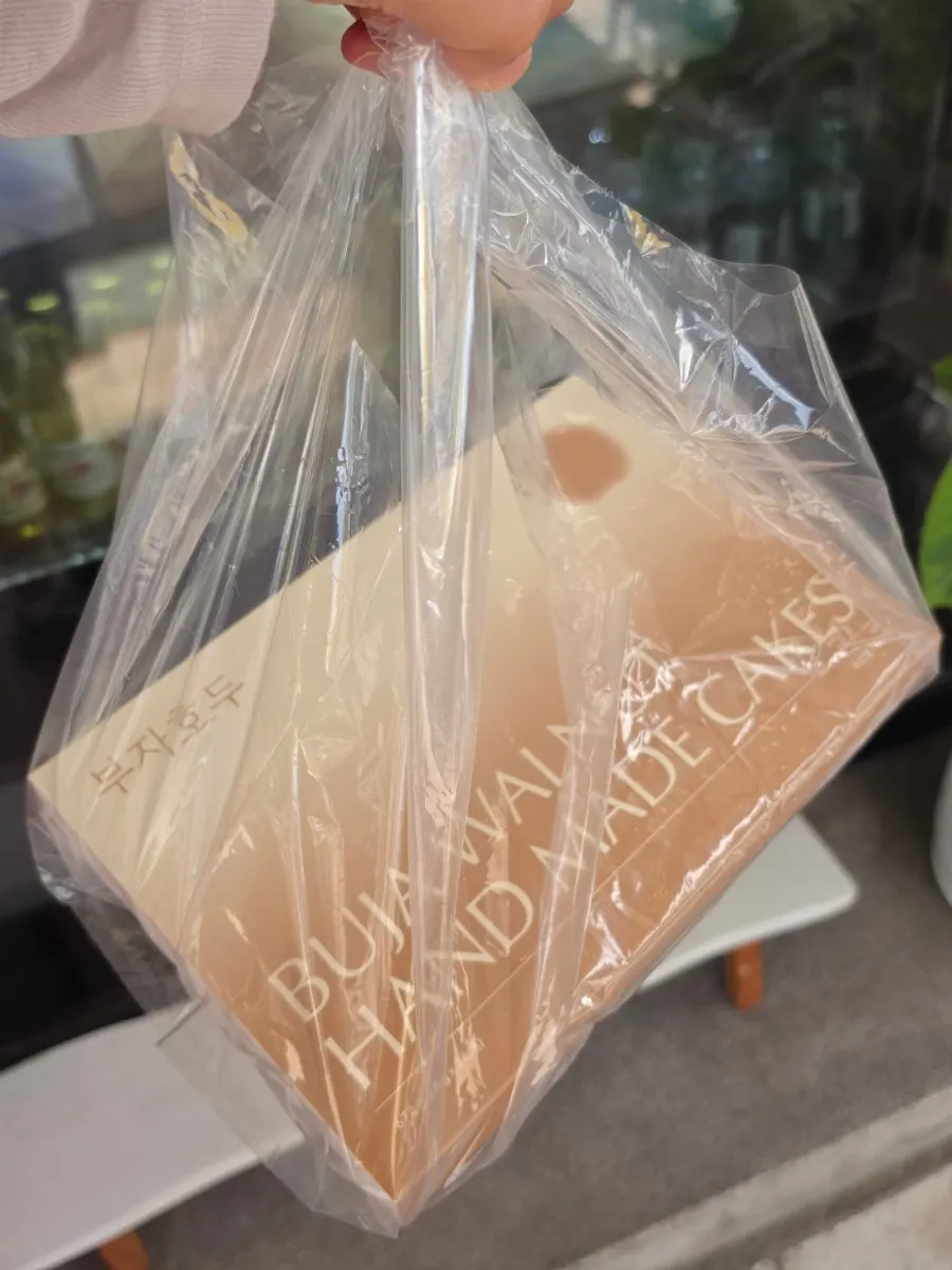 경주 기념품으로 구매한 호두과자 관련 모습