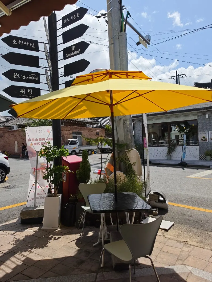 경주 기념품으로 구매한 호두과자 관련 모습
