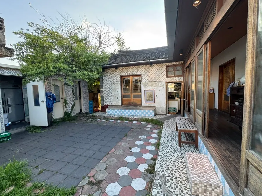 Area near the entrance of Dongyang Baekban Gyeongju Main Branch
