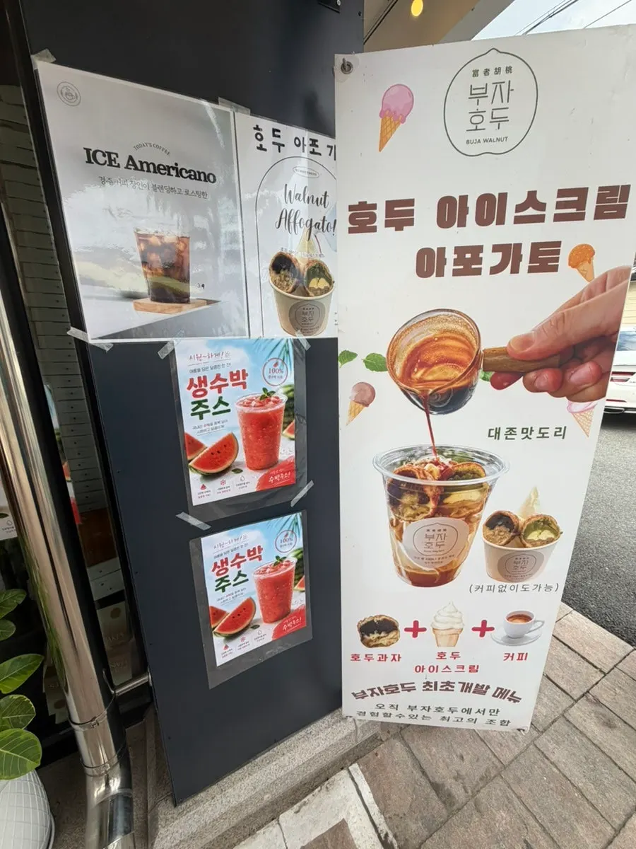 排队等待点单的富子核桃收银台