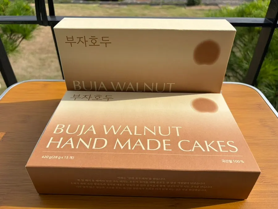 用塑料袋装好的核桃点心包装盒