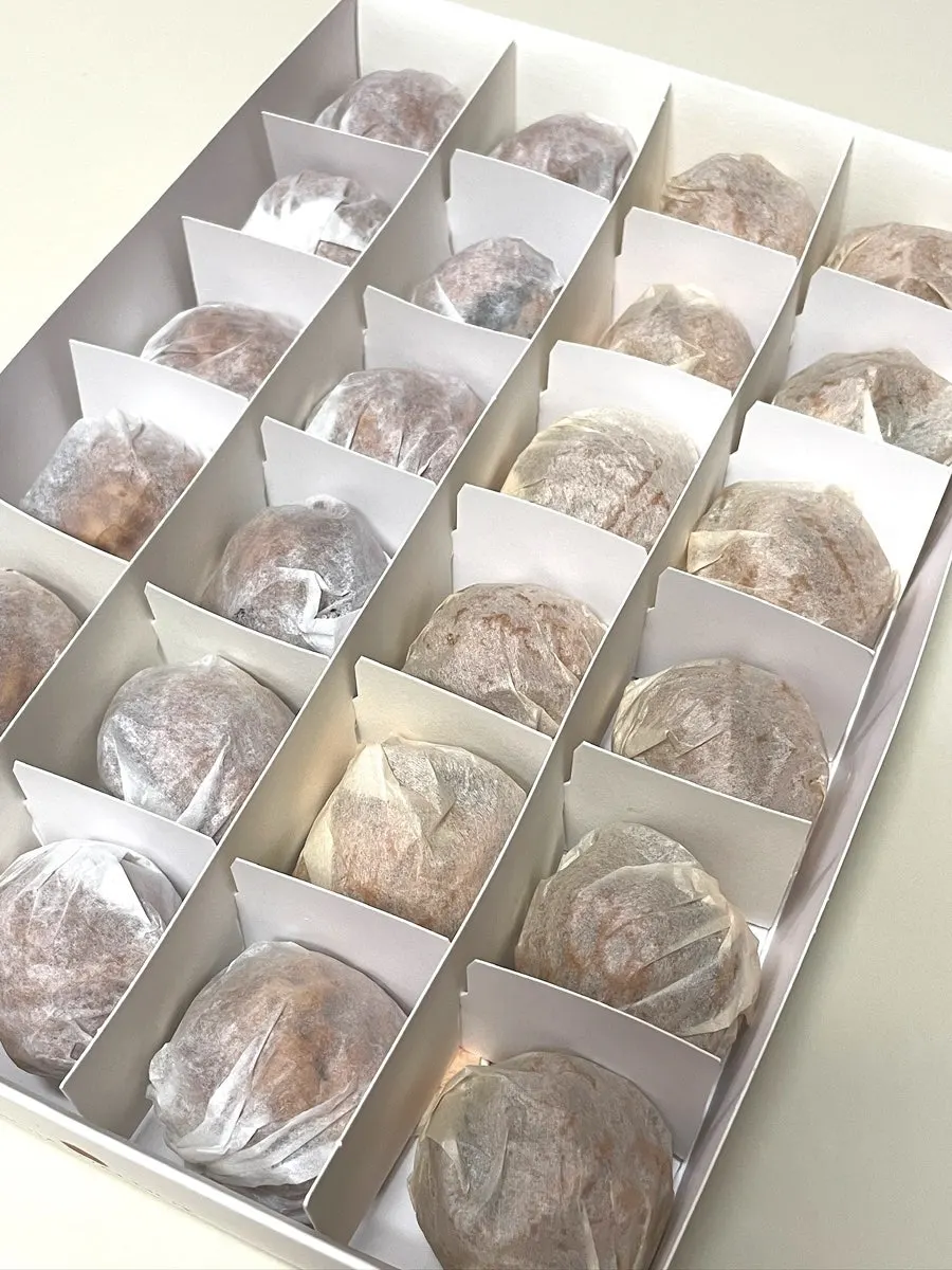 팥과 완두크림치즈 반반으로 담은 호두과자 24개 한 통