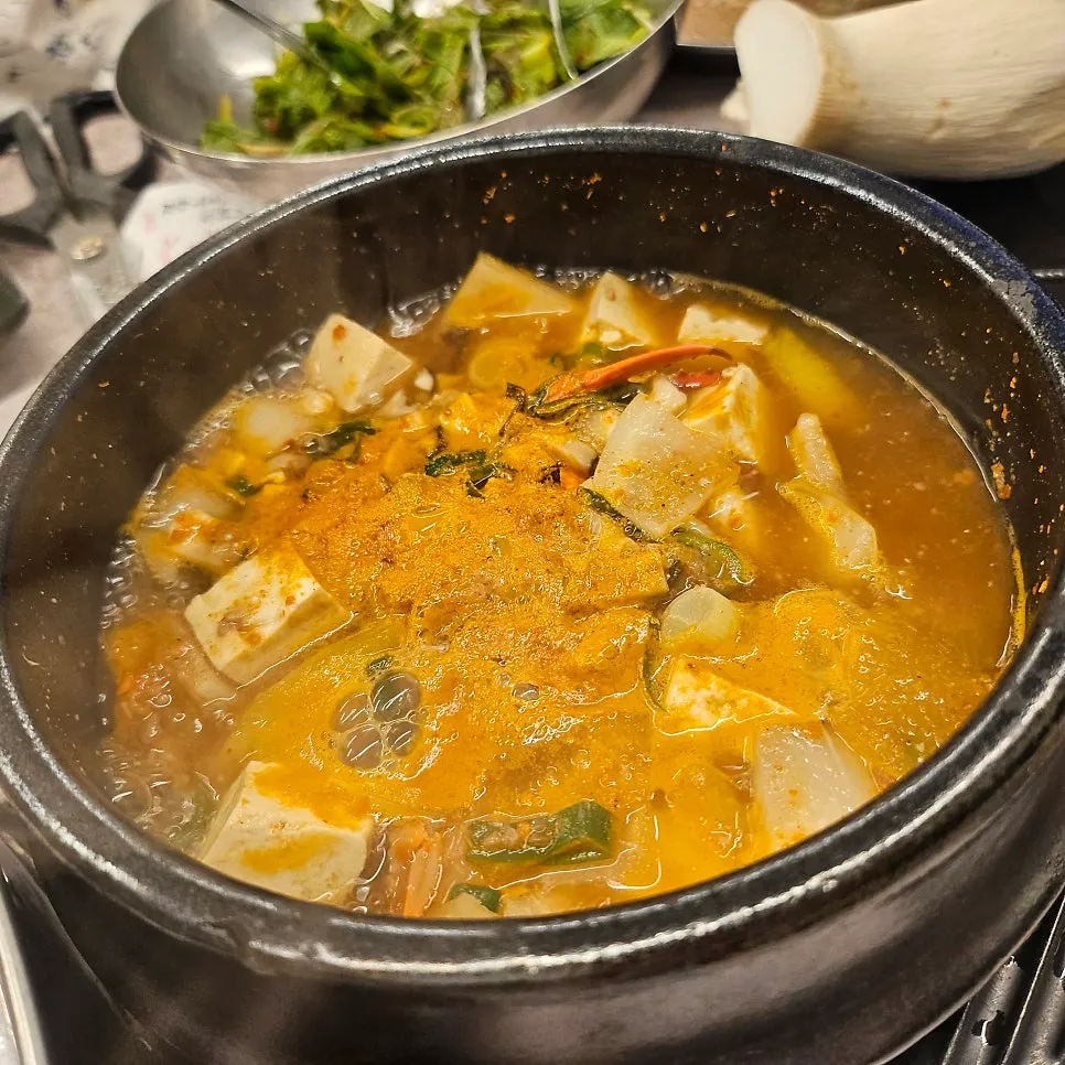 보글보글 끓는 된장찌개