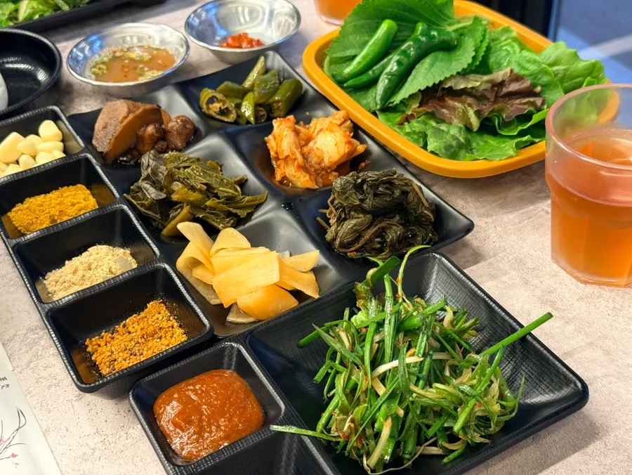 1인 접시에 담긴 개인 쌈장