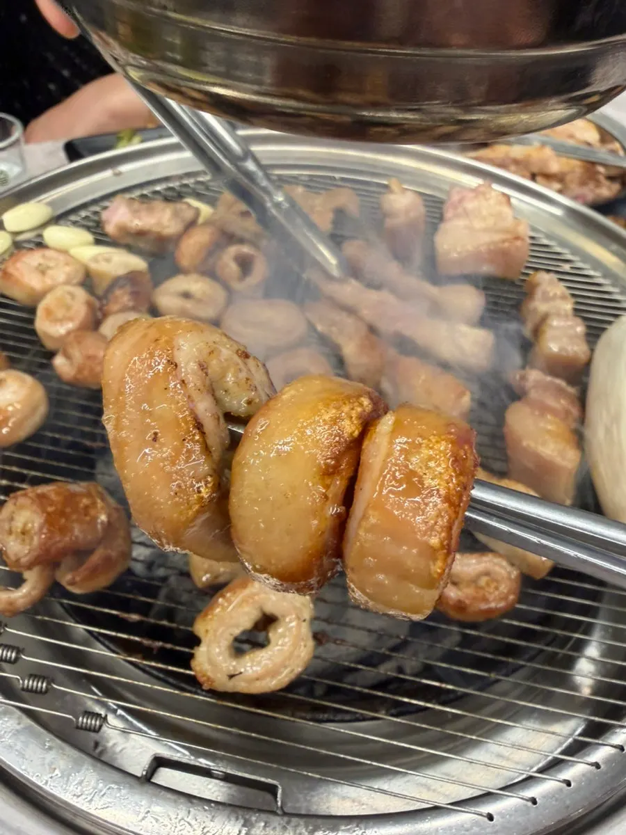 불판에 올린 막창 300g