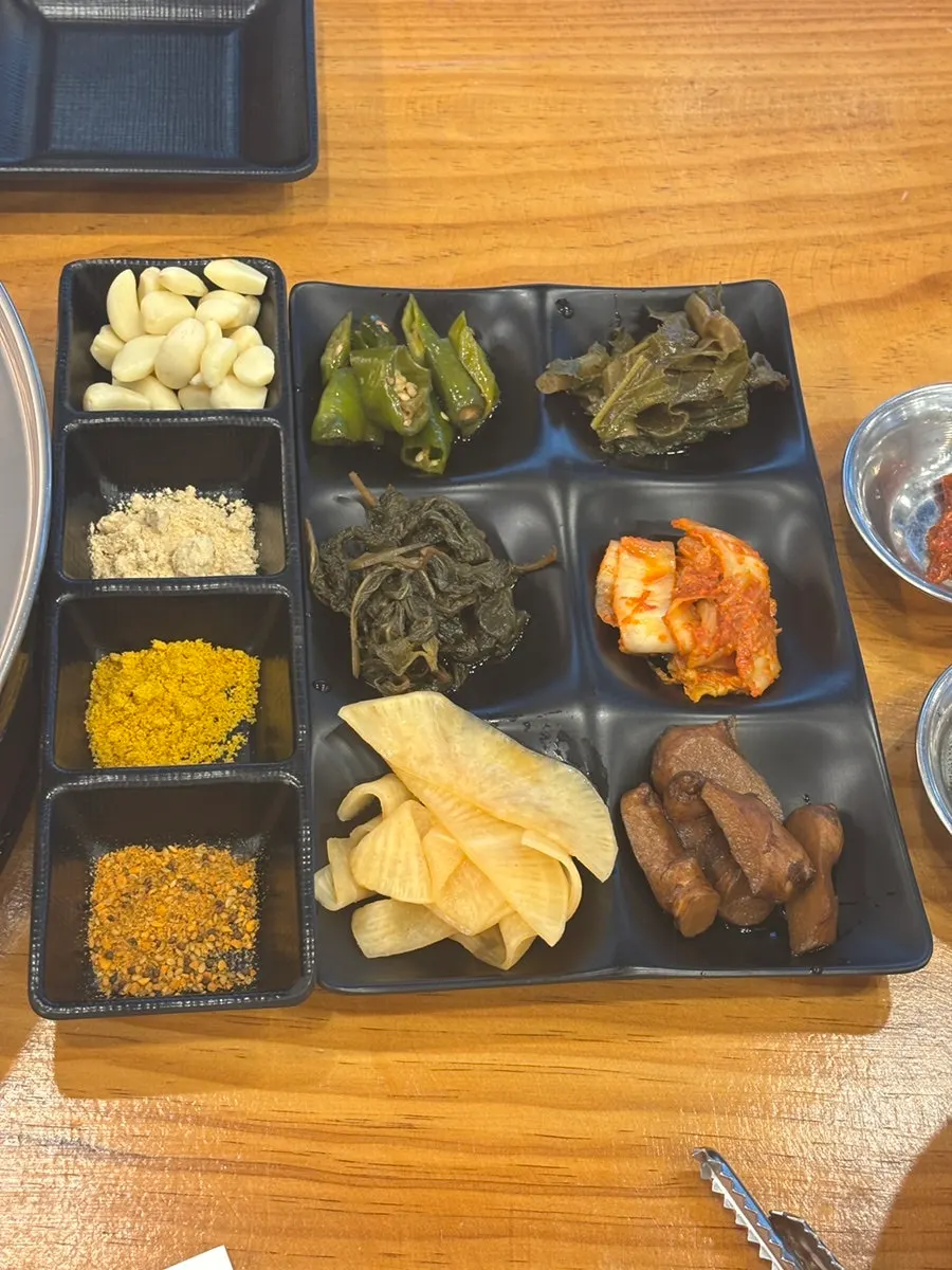 오이고추 장아찌 반찬 접시