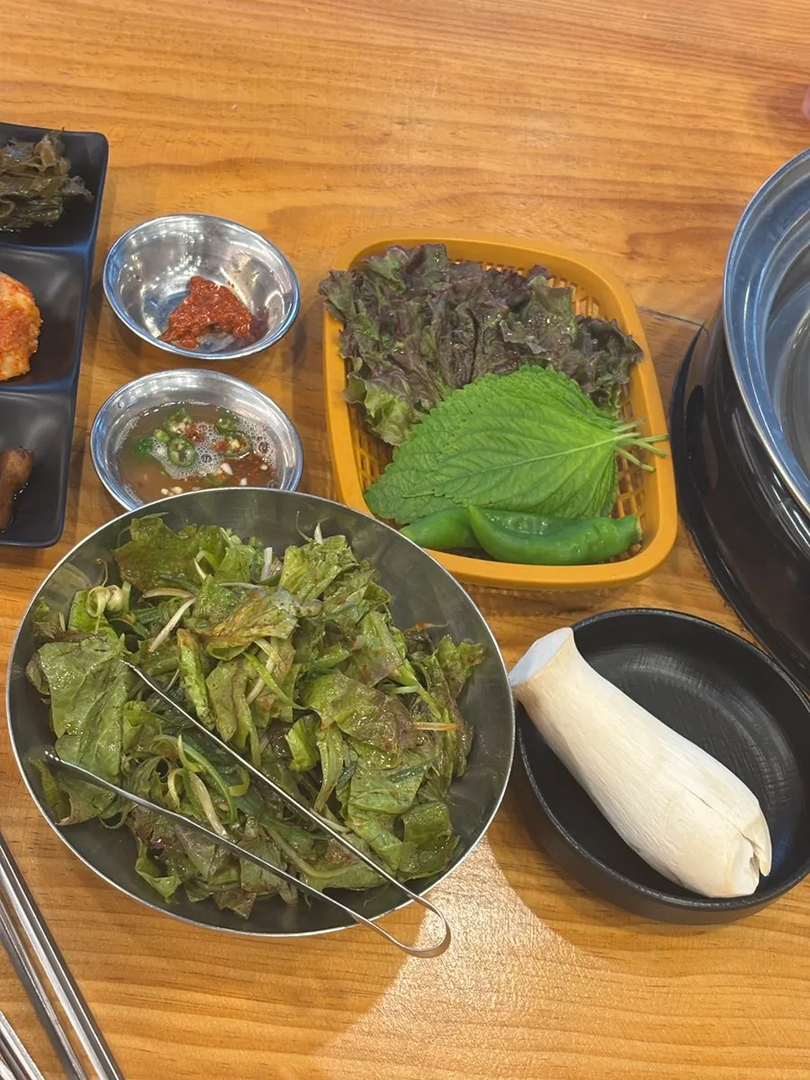 취나물 장아찌 반찬 접시