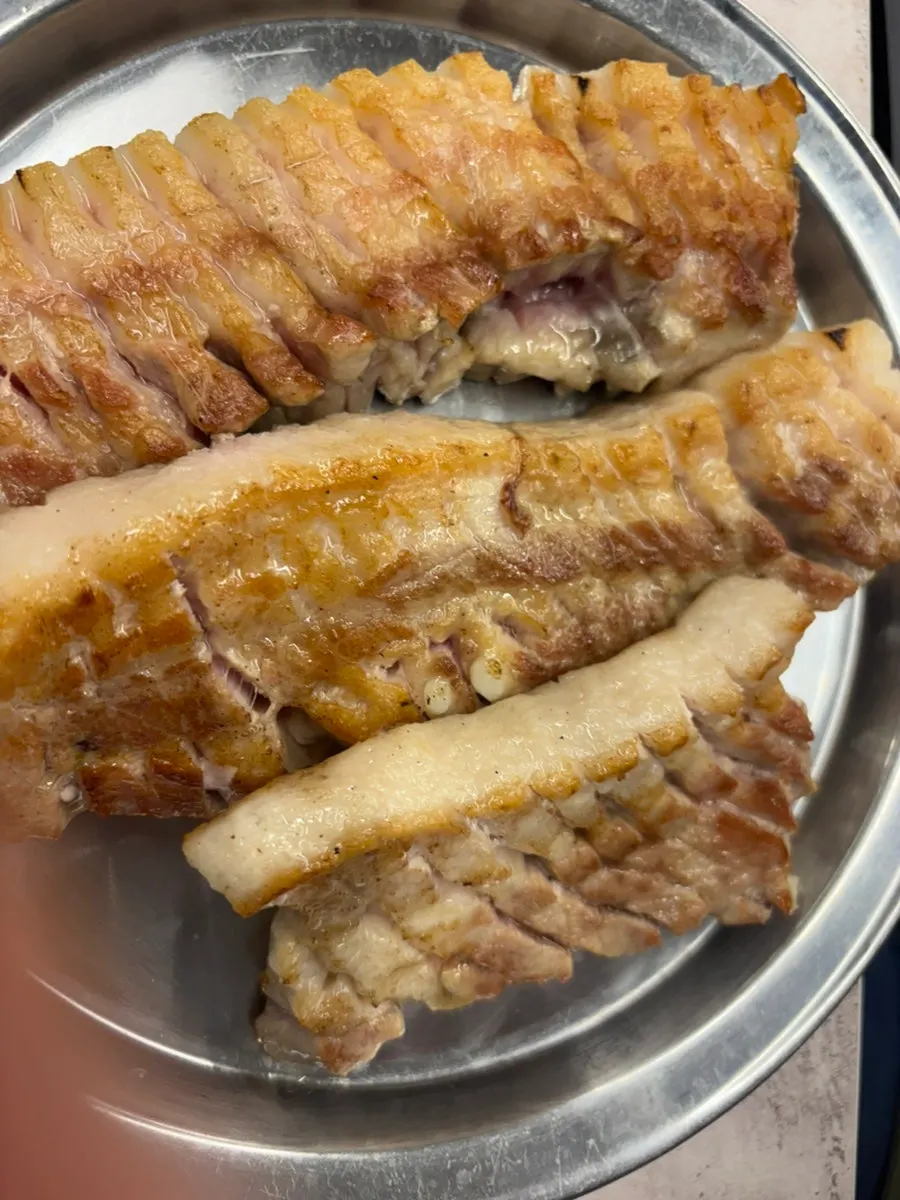 초벌 통삼겹 근접 컷