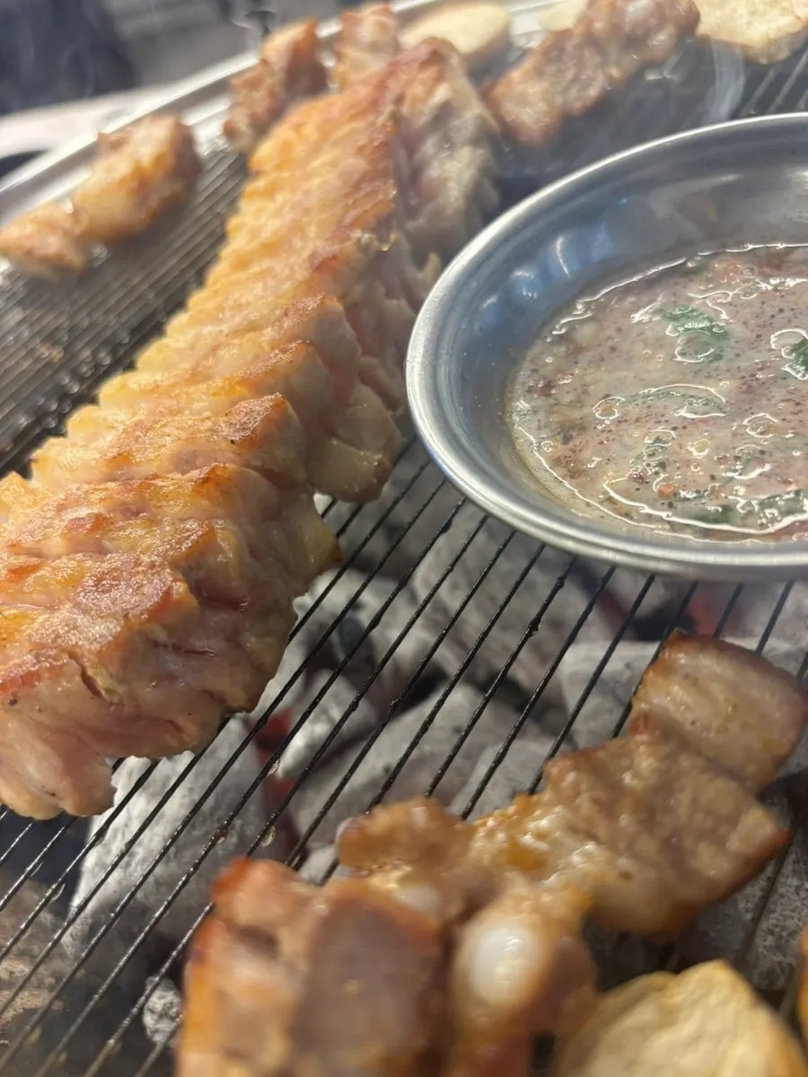 재래기를 올린 삼겹살 쌈