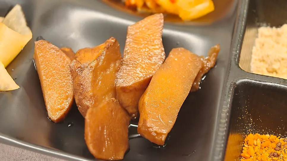 파절이와 김치 등 밑반찬