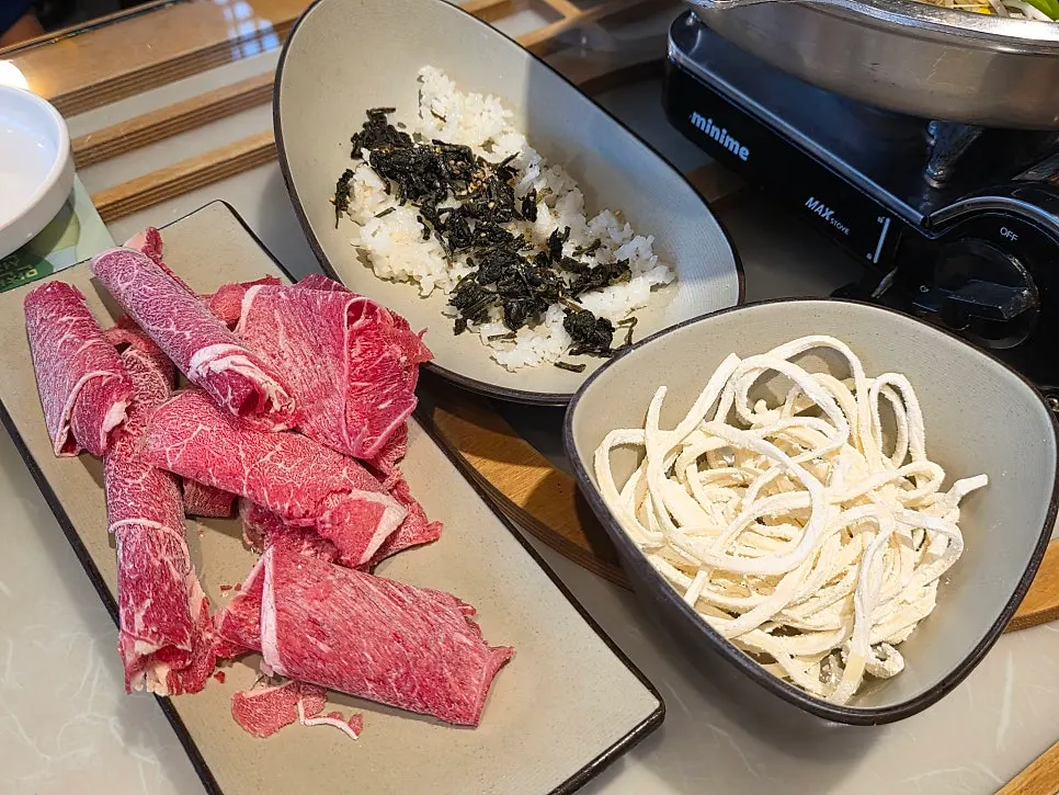 Ppyeoberest hot pot piled up like a mountain