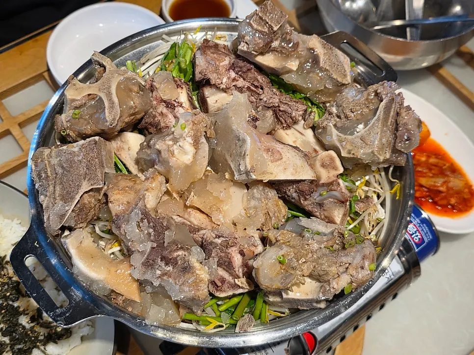 Shabu-shabu beef and the hot pot course setup
