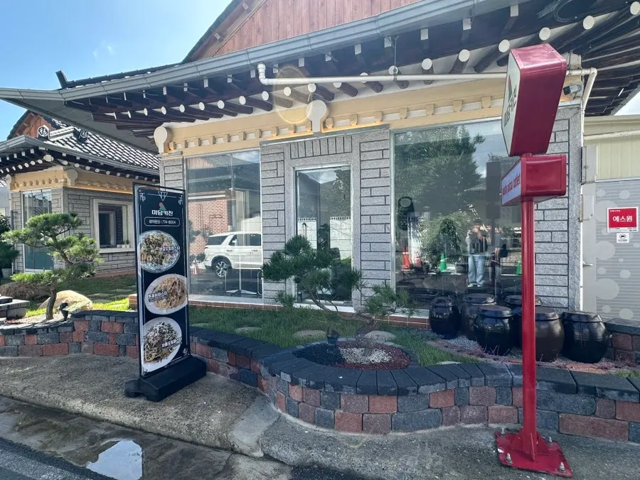 Hanok space decorated with onggi jars and pine trees