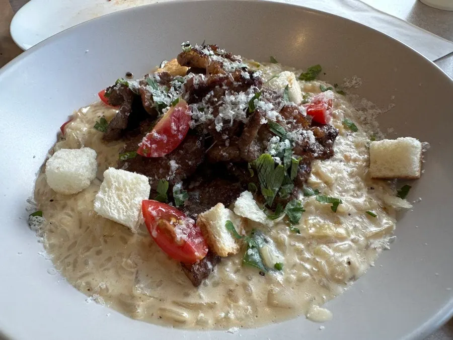 Thick risotto with a cheese aroma