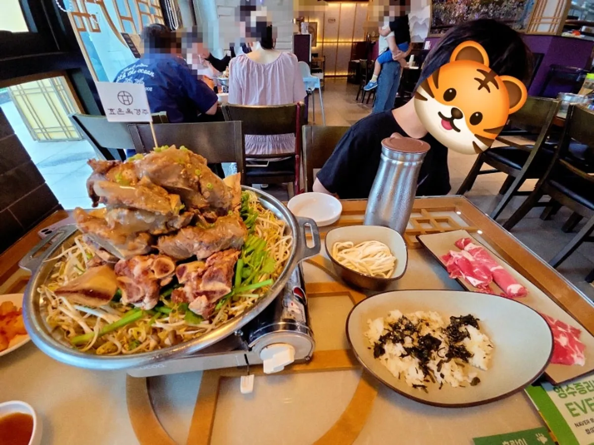 Gyeongju minari beef rib hot pot piled up like a mountain