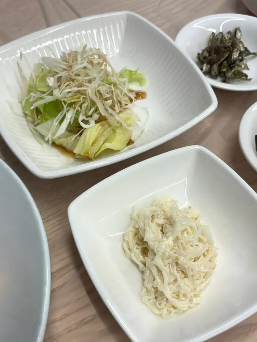 기본 밑반찬 한 상