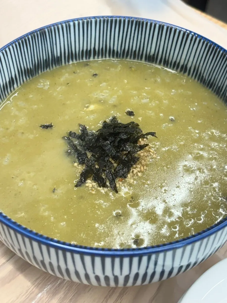 녹진한 전복죽 한 숟갈