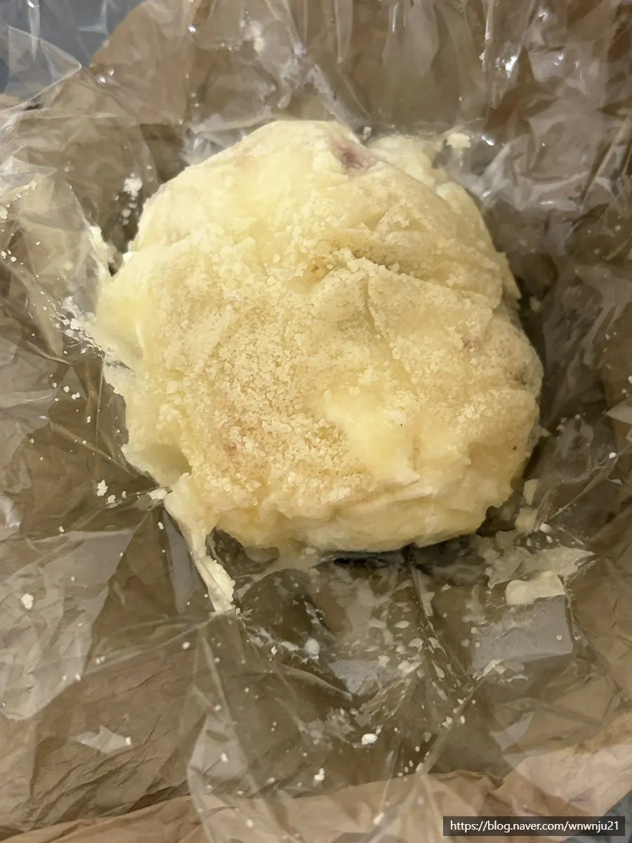 Large pineapple mochi