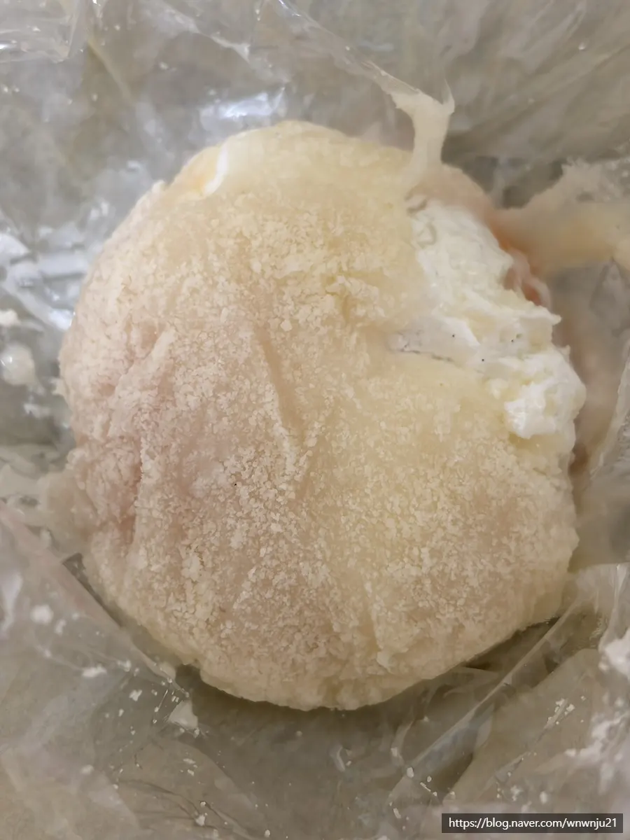 Large-sized pineapple mochi