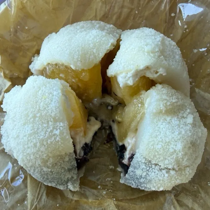 Close-up of the outside of a Tareudang mochi