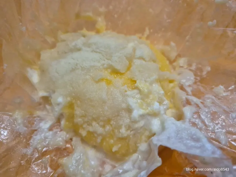 Fruit mochi carried around without insulation