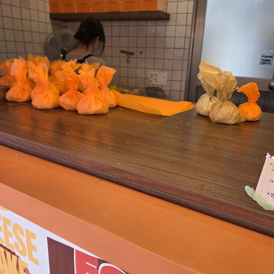 Tareudang fruit mochi display case